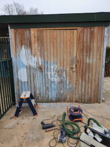 Toen ben ik aan de slag gegaan met voorbereidingen van het schilderwerk en langzamerhand werd het mooier.