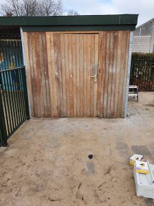 Toen ben ik aan de slag gegaan met voorbereidingen van het schilderwerk en langzamerhand werd het mooier.